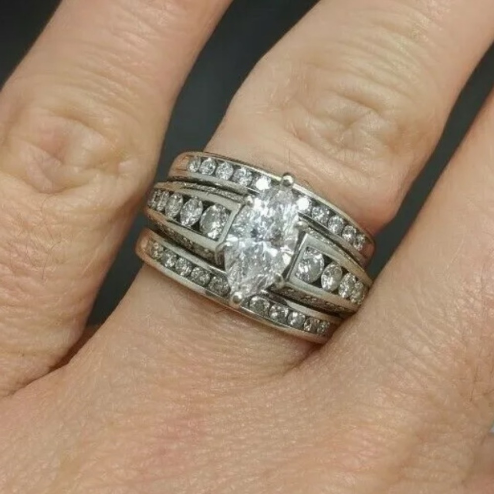 Amazing 2 carat 14k diamond marquise ring
